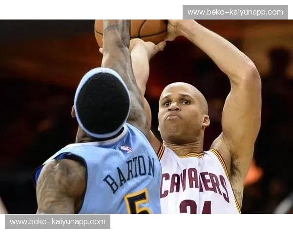 巅峰博弈与布鲁克林魅影：当丹佛高原的秩序撞上纽约街头的狂想